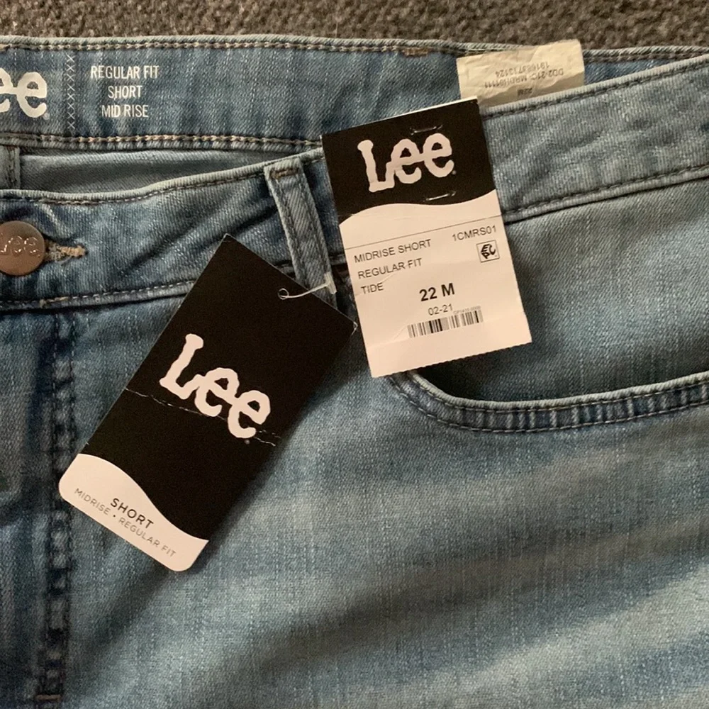 Plus size denim shorts - Picture 2 of 6